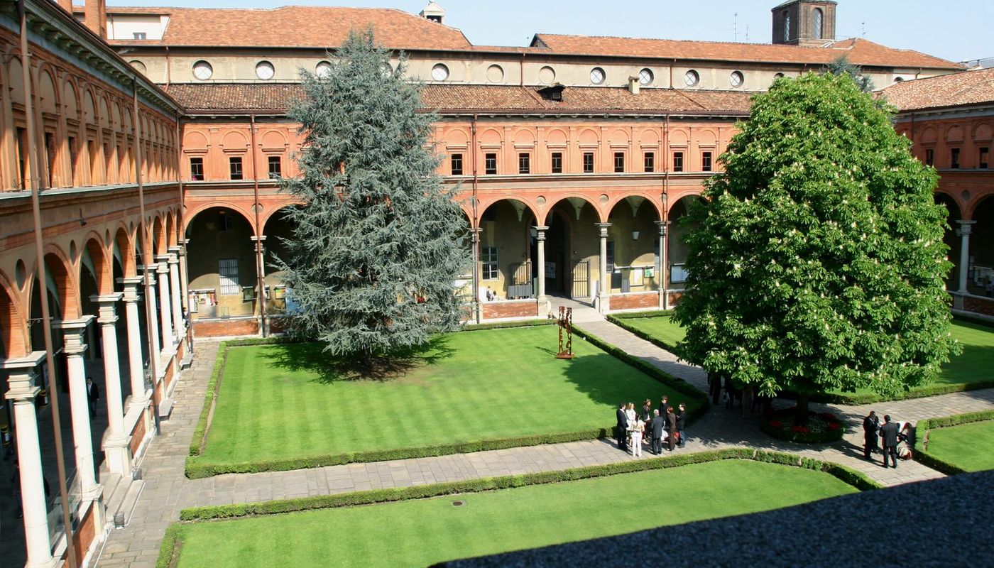 Внутренний двор главного кампуса Università Cattolica в Милане
