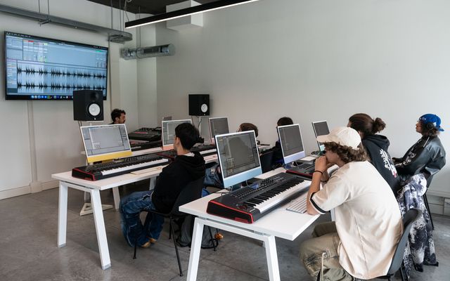 Обучение современной музыке и саунд-инжинирингу: курсы Foundation в Saint Louis College
