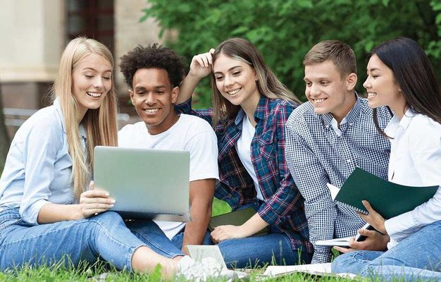 Студенты Università degli Studi di Pavia Студенты Università degli Studi di Pavia